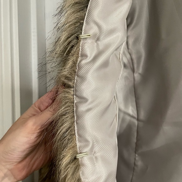 Banana Republic Faux Fur Vest - Picture 9 of 9